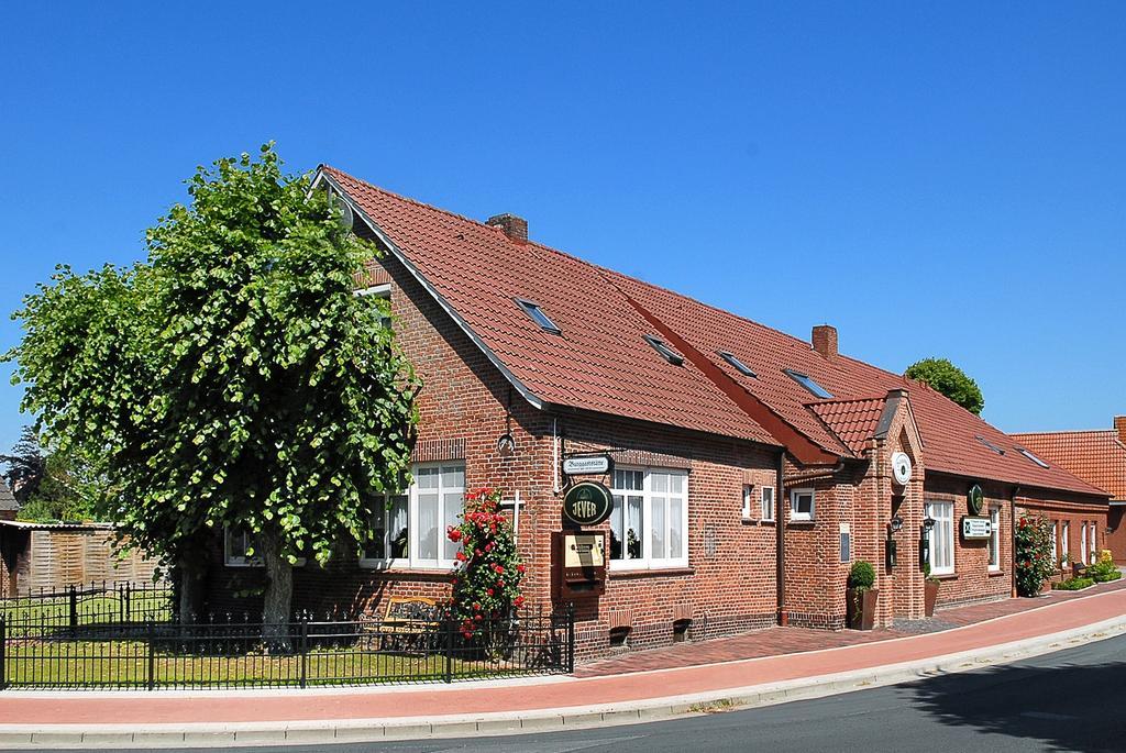Pension Burggaststätte Heyken Neuharlingersiel Exterior foto
