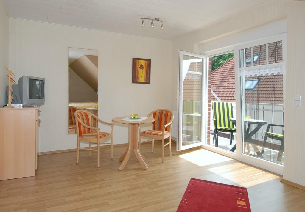Pension Burggaststätte Heyken Neuharlingersiel Zimmer foto